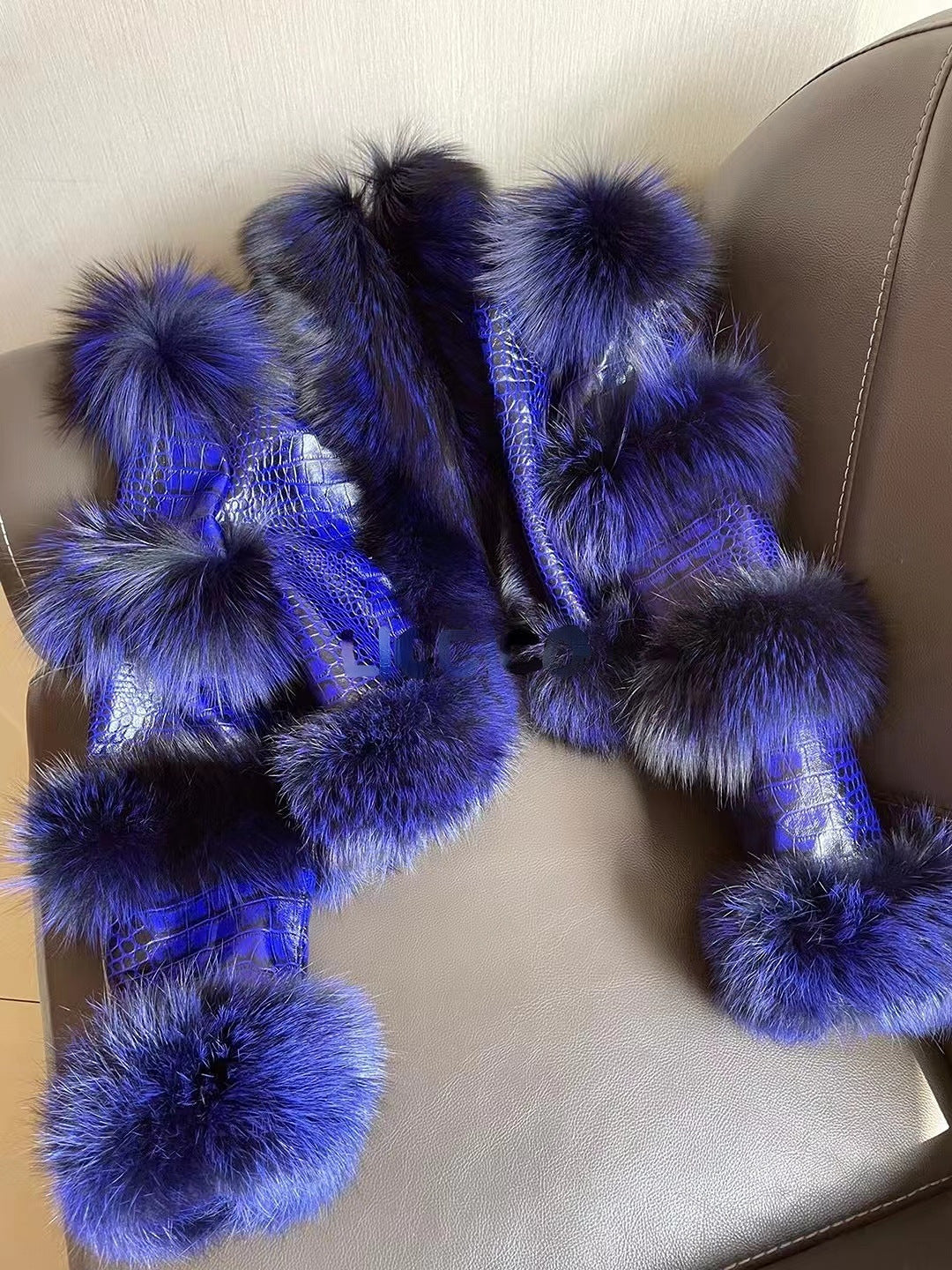 Manteau court en fourrure de renard à motif de peau de mouton verni brillant et élégant